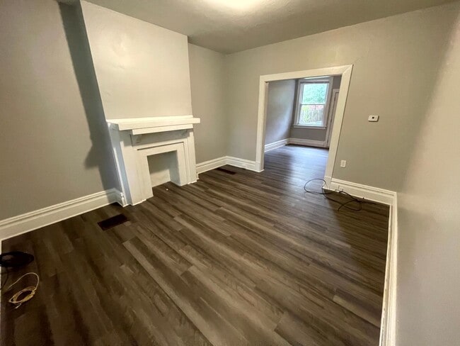 Building Photo - Lovely two bedroom, 1 bathroom Townhome on...