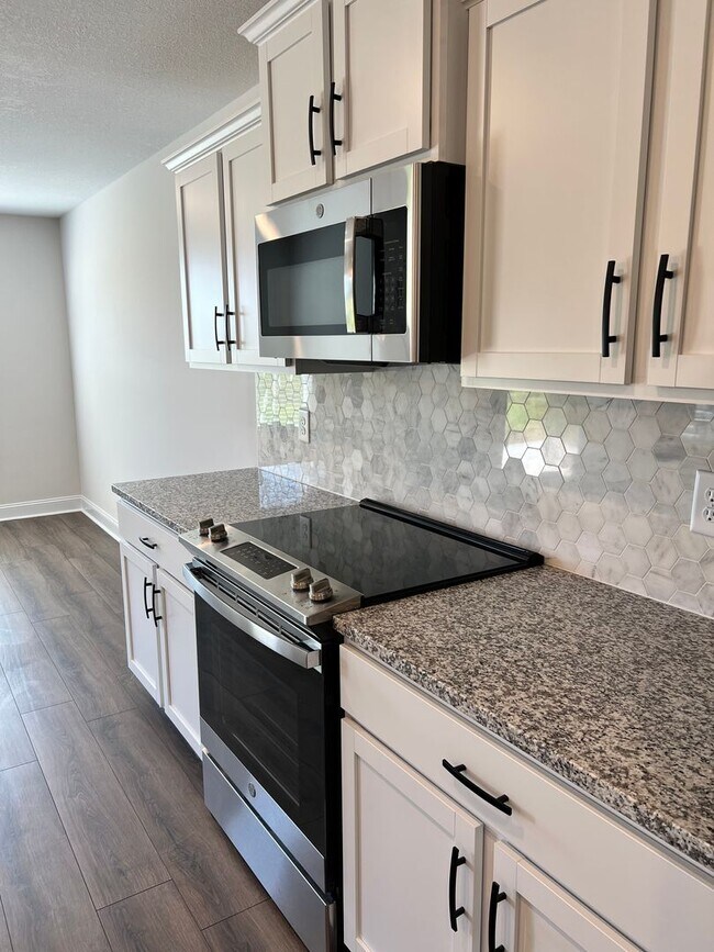 Building Photo - Brand New Three Bedroom in Cherry Acres