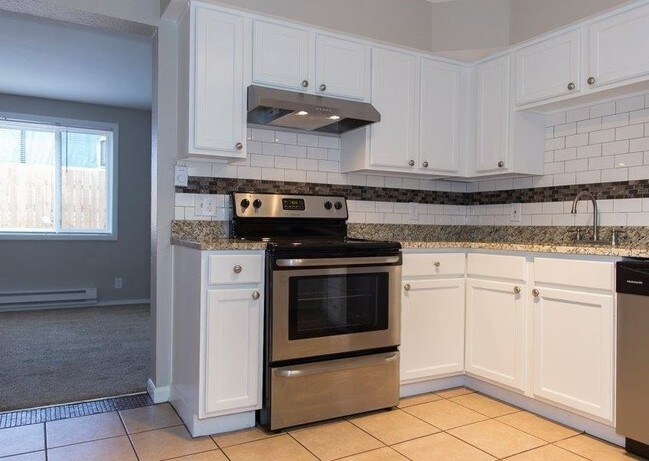 Foto del edificio - 2445 Lawrence St