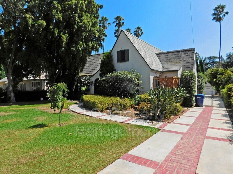 Primary Photo - 1186 New York Dr