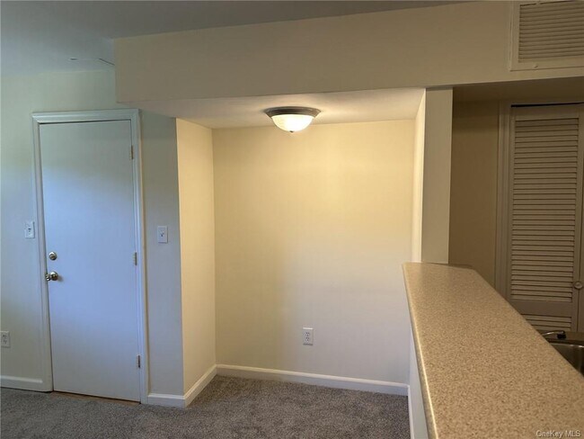 Foto del edificio - 31 Old Post Rd S