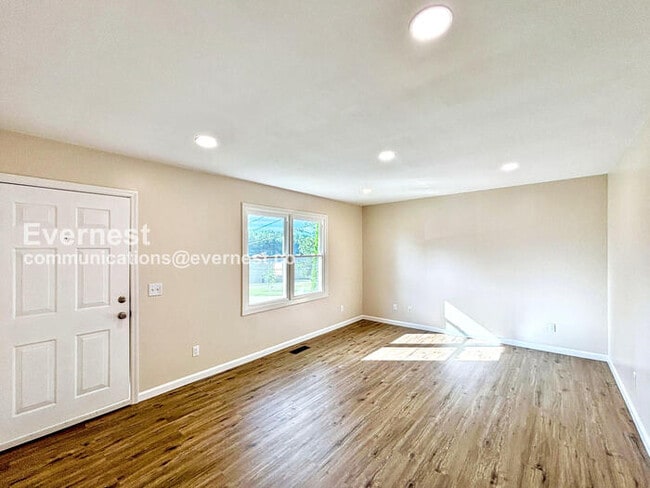 Foto del edificio - 5021 Bess Moore Rd