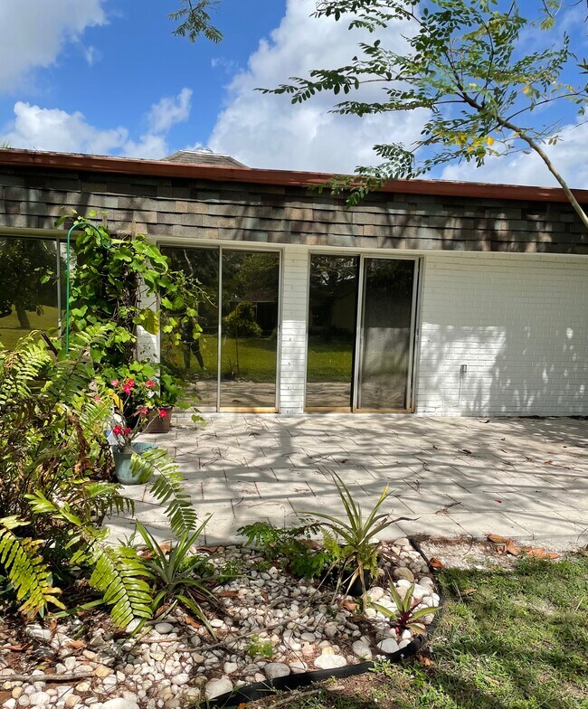Foto del edificio - 6104 White Oak Ln