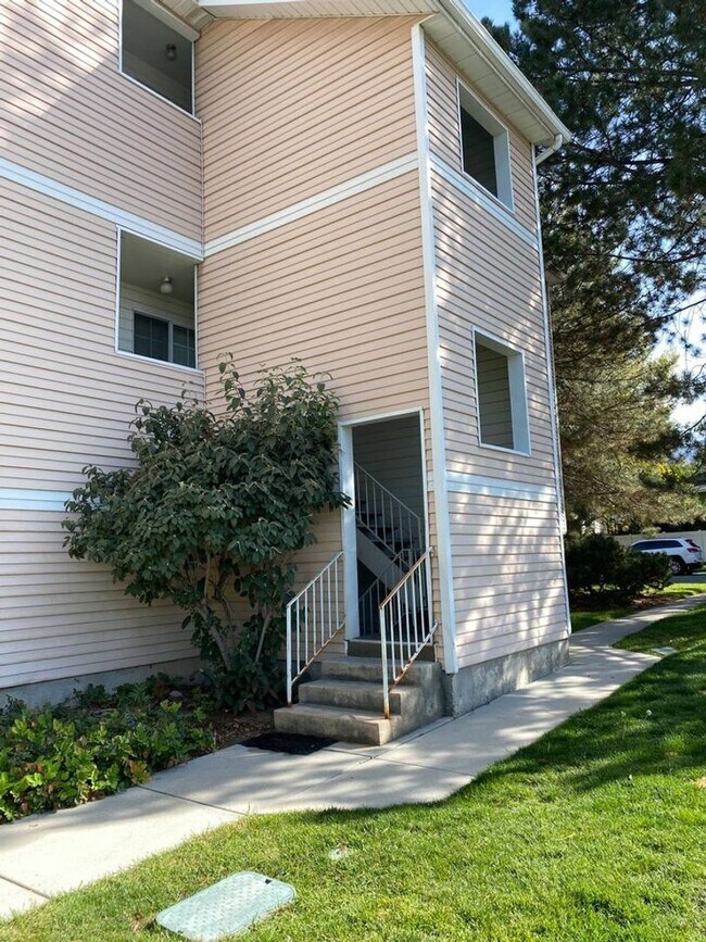 Foto del edificio - Updated 2 Bd 2 Ba Condo in Sandy