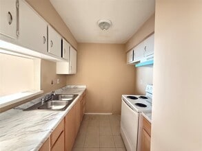 Building Photo - 7200 Clarewood Dr