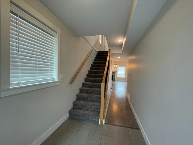 Building Photo - 100 Blackburn Pl