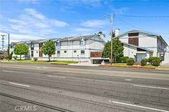 Building Photo - 4229 W Rosecrans Ave