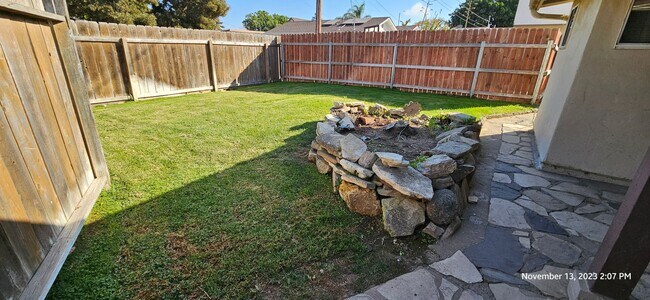Foto del edificio - Centrally Located Small Cottage Studio with Private Yard