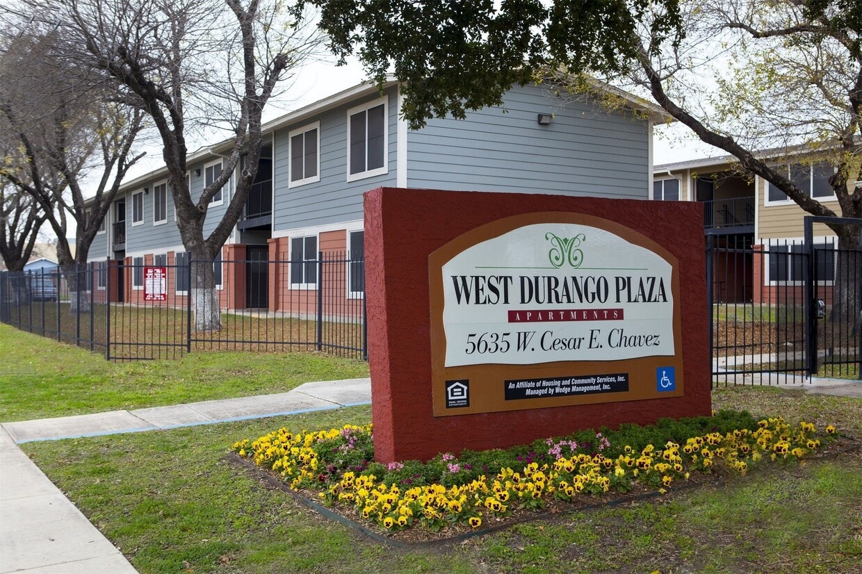 Primary Photo - 5635 W César E Chávez Blvd