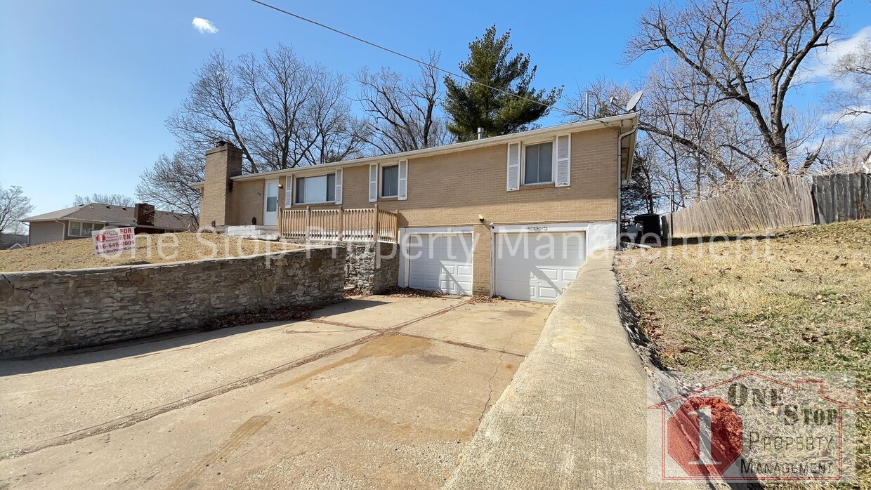 Primary Photo - Charming 3-Bed, 1.5-Bath Home with Lake Ac...