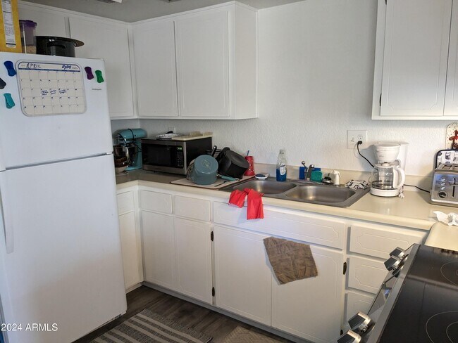 Building Photo - 205 E Forest Dr