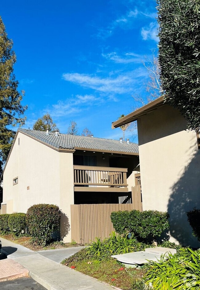 Building Photo - 2734 Oak Rd