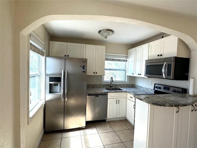 Building Photo - 773 4th Ave S