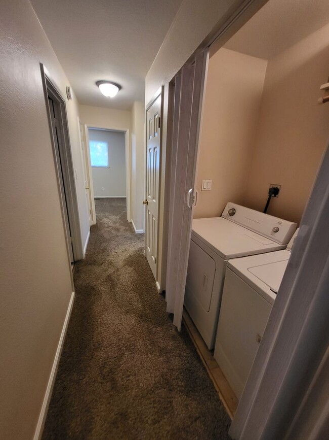 Building Photo - Duplex with Yard and Garage- PETS WELCOME-...