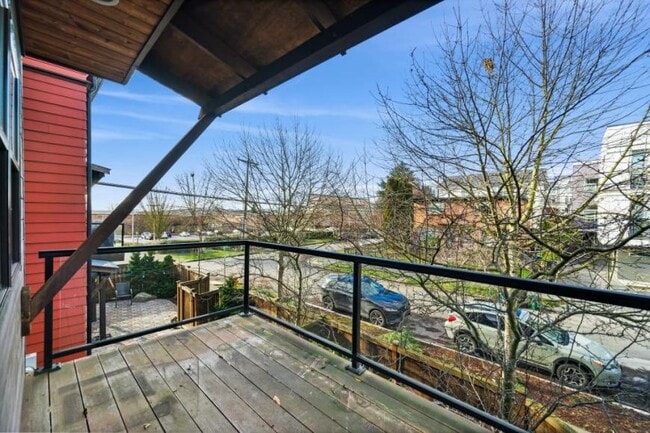 Building Photo - 3 bedroom in Seattle WA 98117