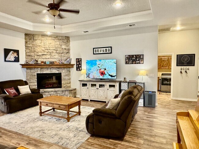 Foto del edificio - 3313 Northglen Dr