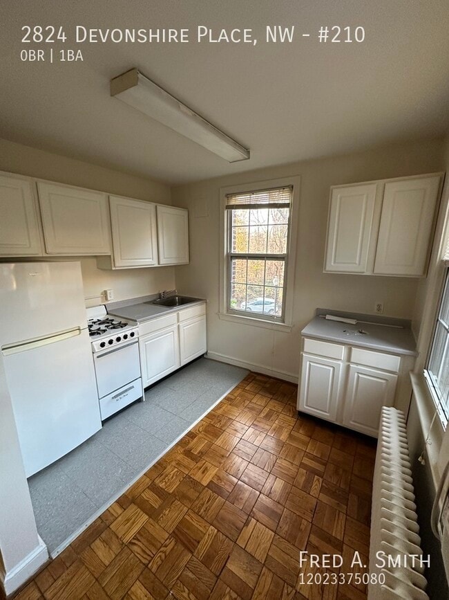 Foto del edificio - 2824 Devonshire Pl NW
