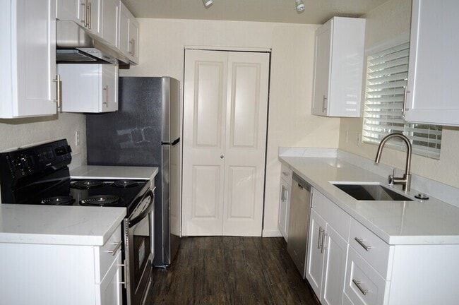 Foto del edificio - 9724 6th Ave NW