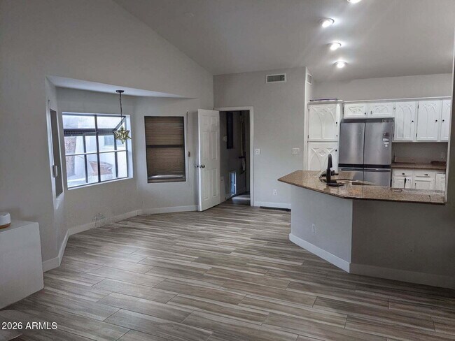 Foto del edificio - 4341 E Betty Elyse Ln