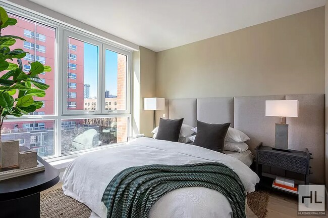 Building Photo - SPACIOUS LUXURY 2 BED WITH PRIVATE TERRACE...