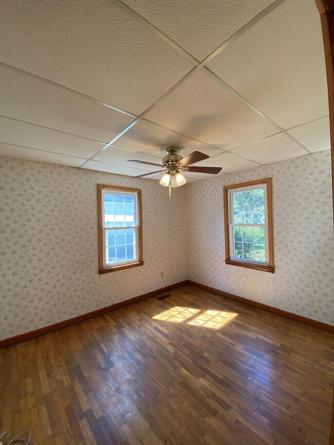 Foto del edificio - 1103 Logan Ave