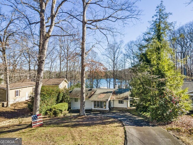 Foto del edificio - 9210 Hawks Nest Dr