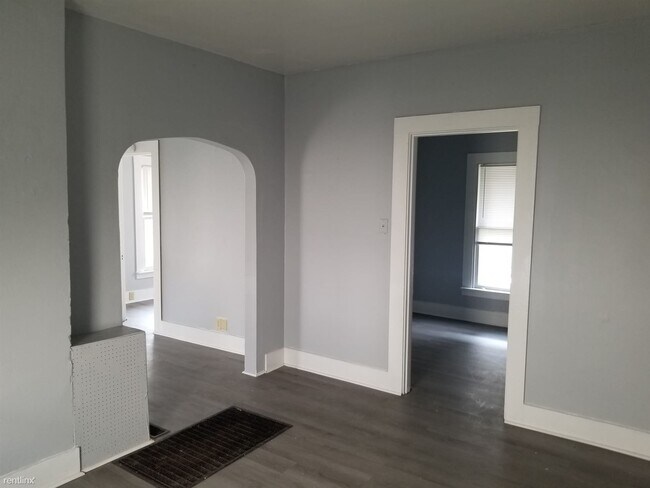 Building Photo - 2 br, 1 bath House - 410 Young Street