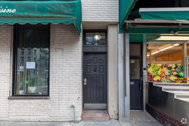 Entrance - 99 Washington St