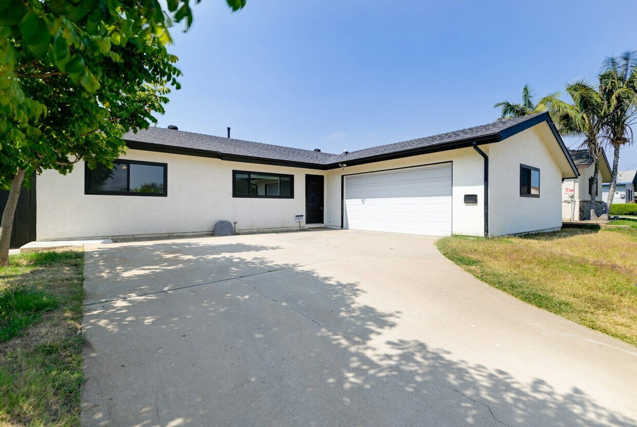 Primary Photo - 1615 Halo St
