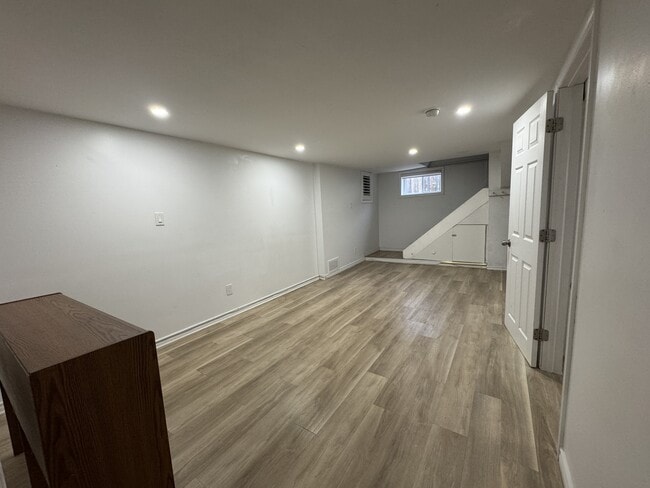 Building Photo - 42 Bloomfield Ave