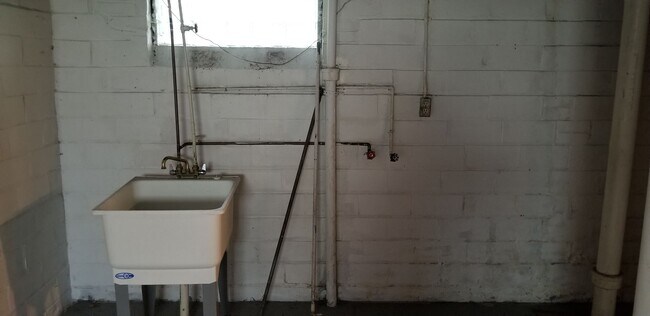 Foto del edificio - 3518-20 W.54th