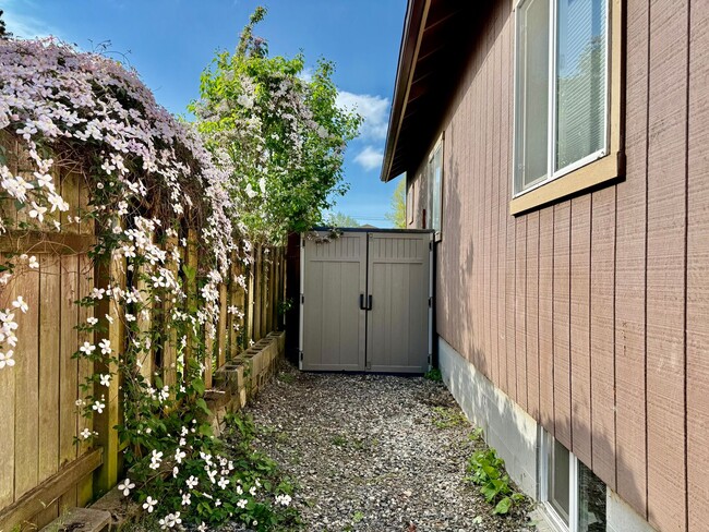 Foto del edificio - Central Olympia 2 Bedroom Townhome - Avail...