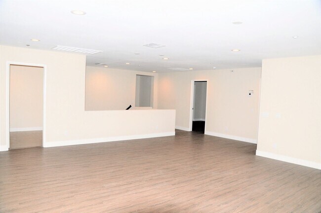 Foto del edificio - 15655 Iron Spring Ln