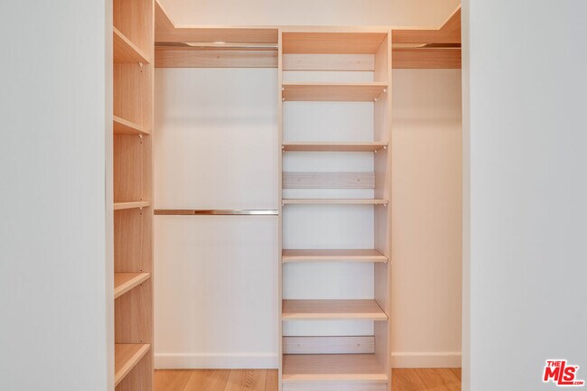 Building Photo - 1414 S Beverly Dr