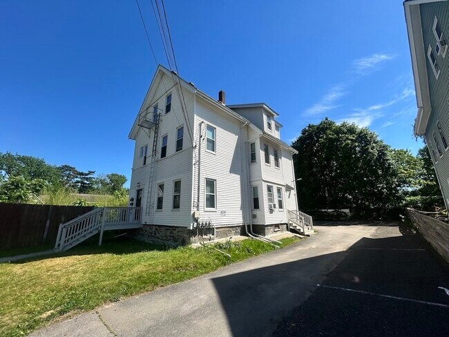 Foto del edificio - 35 Newcomb Pl