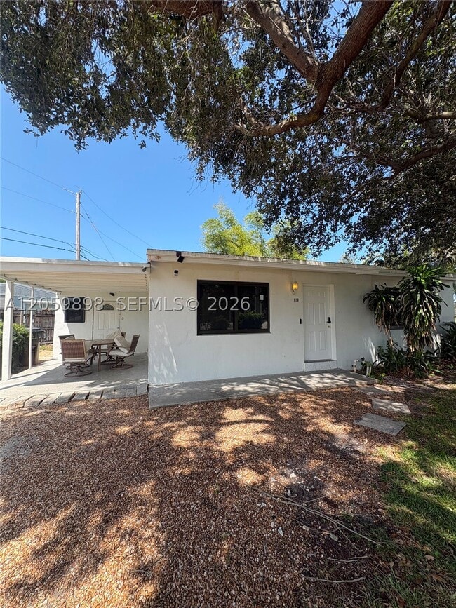 Building Photo - 929 SW 10th St