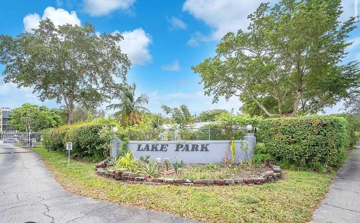 Photo - 952 NE 199th St-4K-4K