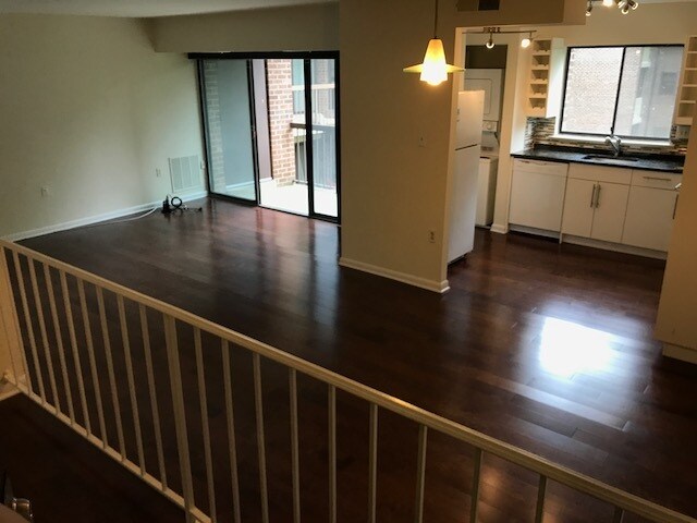 Foto del edificio - 15601 Dorset Rd