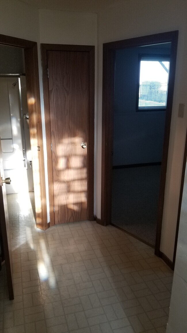 Building Photo - Newkirk Duplex
