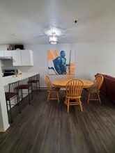 Building Photo - 2711 W Maplewood Ave