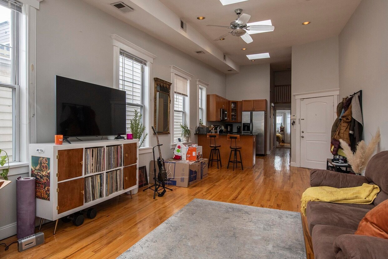 Foto principal - 152 Highland Ave