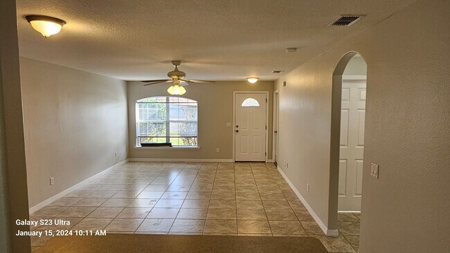 Building Photo - Duplex Home Close to Shops & I95