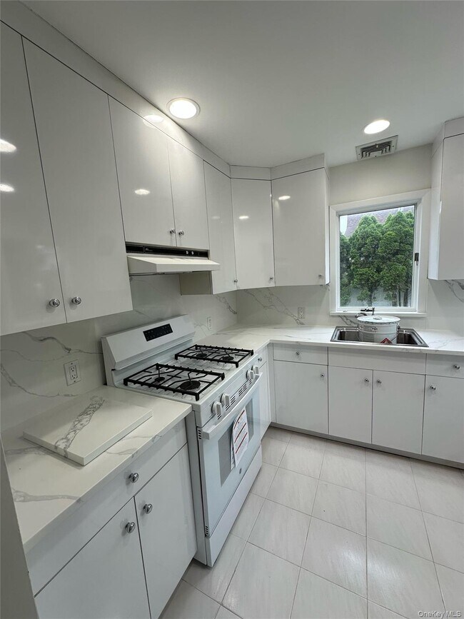 Foto del edificio - 27 Kaywood Rd