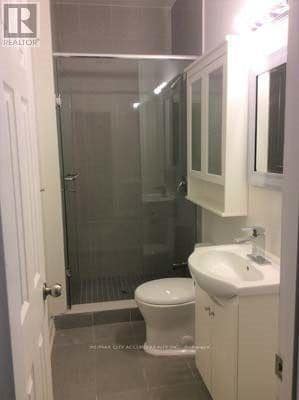 Building Photo - 282 Gladstone Ave