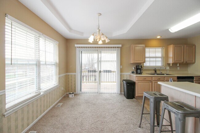 Building Photo - Spacious two-story home in a convenient lo...