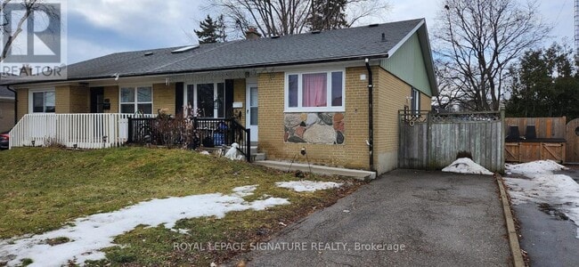 Building Photo - 8 Thorncroft Crescent