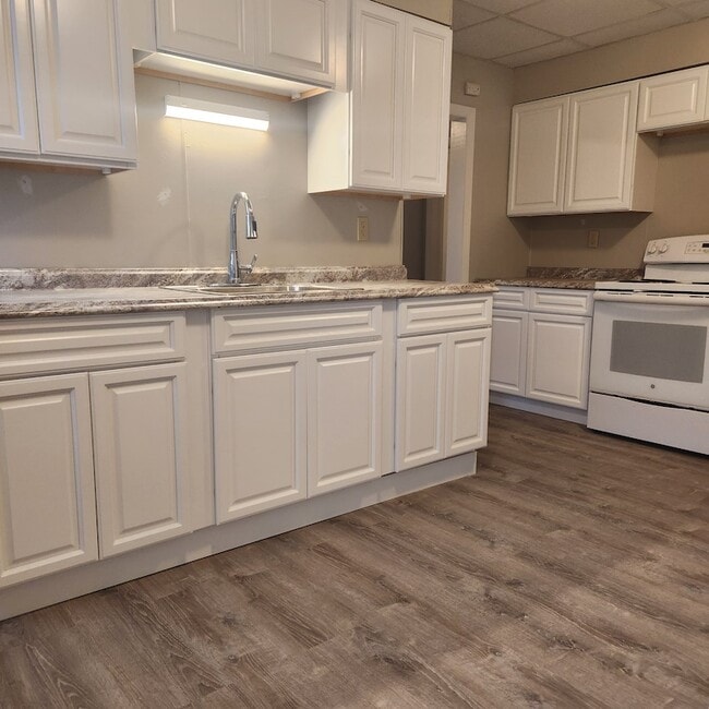 Building Photo - 32 John St