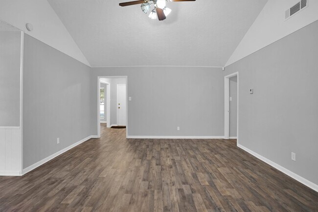 Foto del edificio - 9611 Huntington Hill Dr