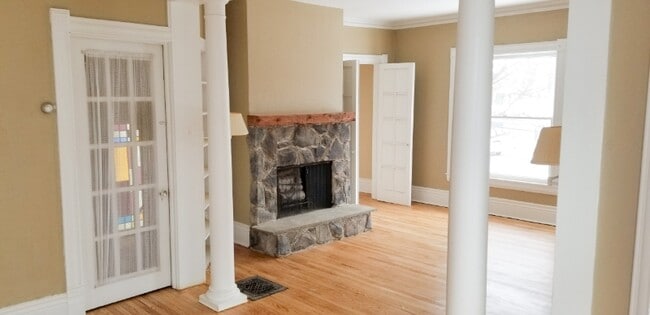 Building Photo - 125 Durston Ave