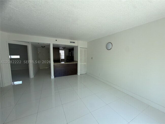 Foto del edificio - 695 SW 11th St